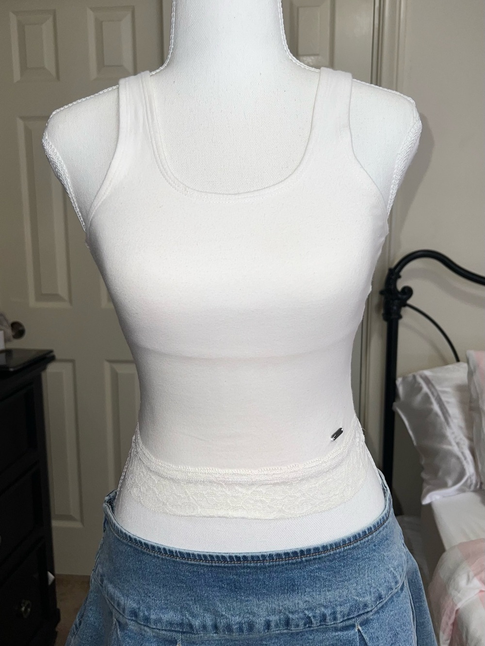 Hollister White Lace-Trim Tank - Women - Picture 1 of 5